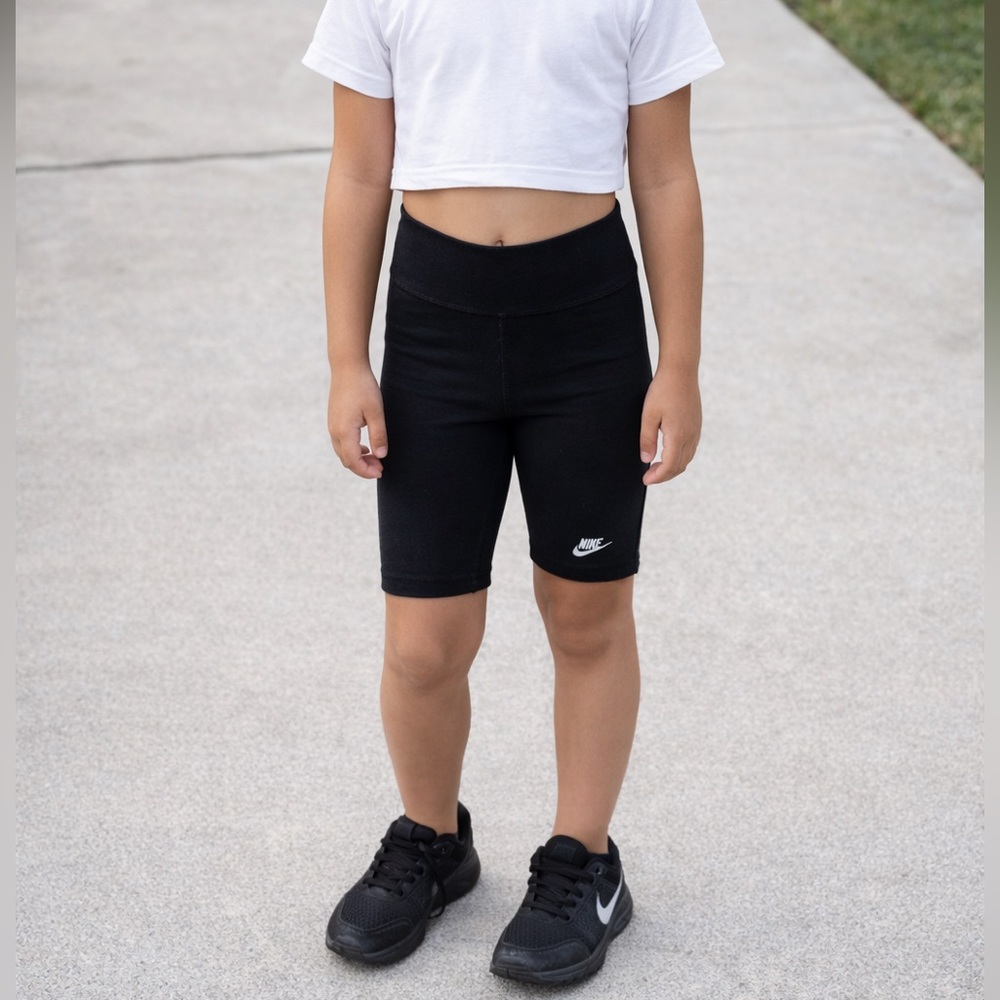 Nike Girls Black Biker Shorts Athletic Tight Fit Stretch Activewear Size Medium